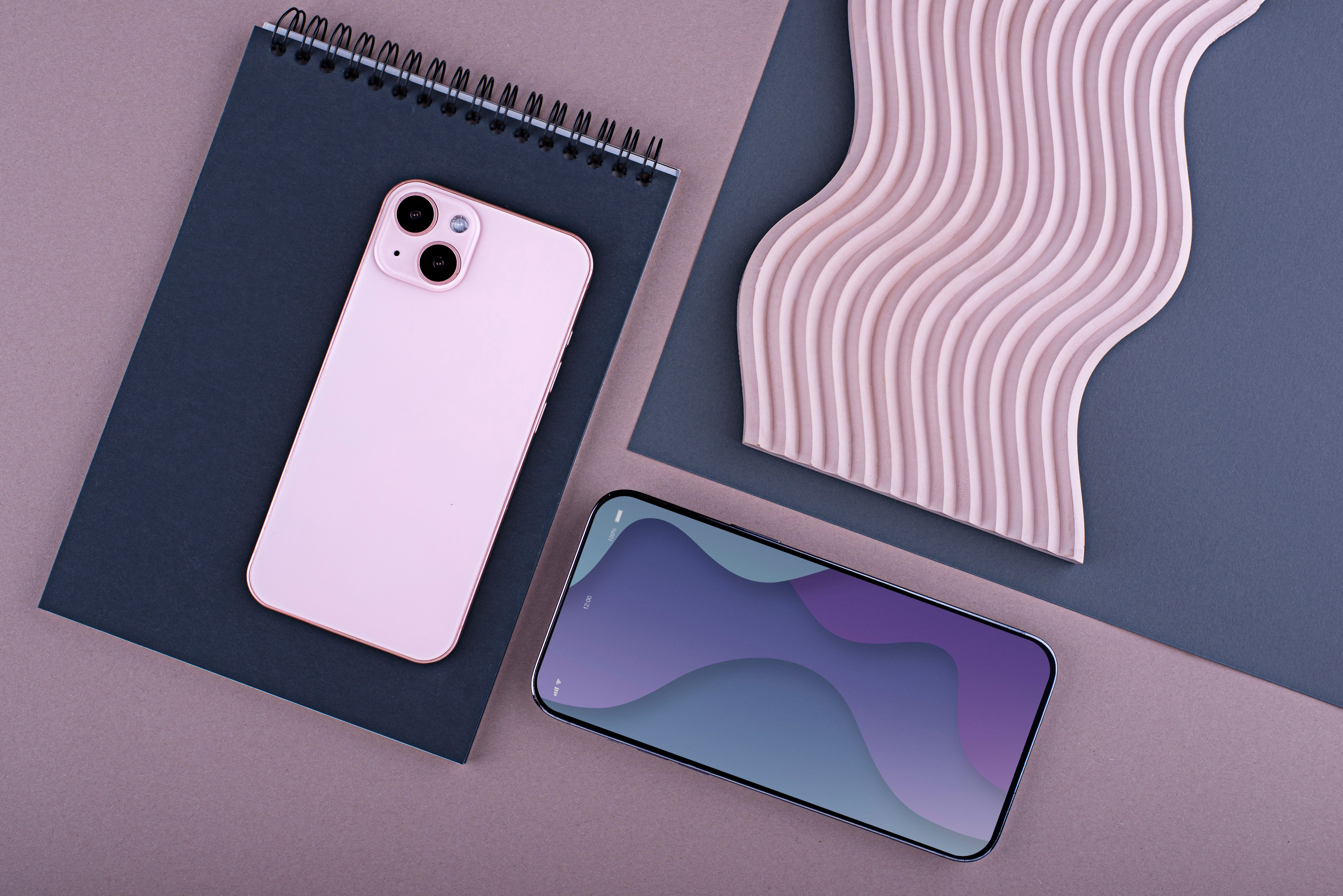 Grafika przedstawia produkt Czy etui iPhone 14 pasuje do iPhone 17 Pro? dostępny w sklepie Etui24.