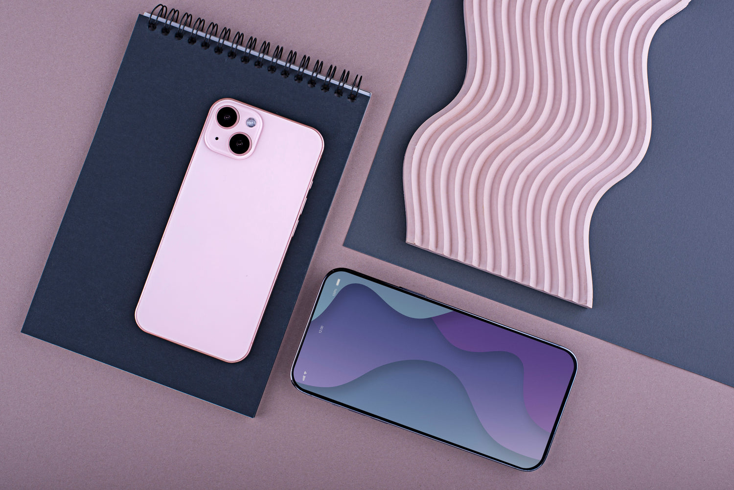 Grafika przedstawia produkt Czy etui iPhone 14 pasuje do iPhone 17 Pro? dostępny w sklepie Etui24.