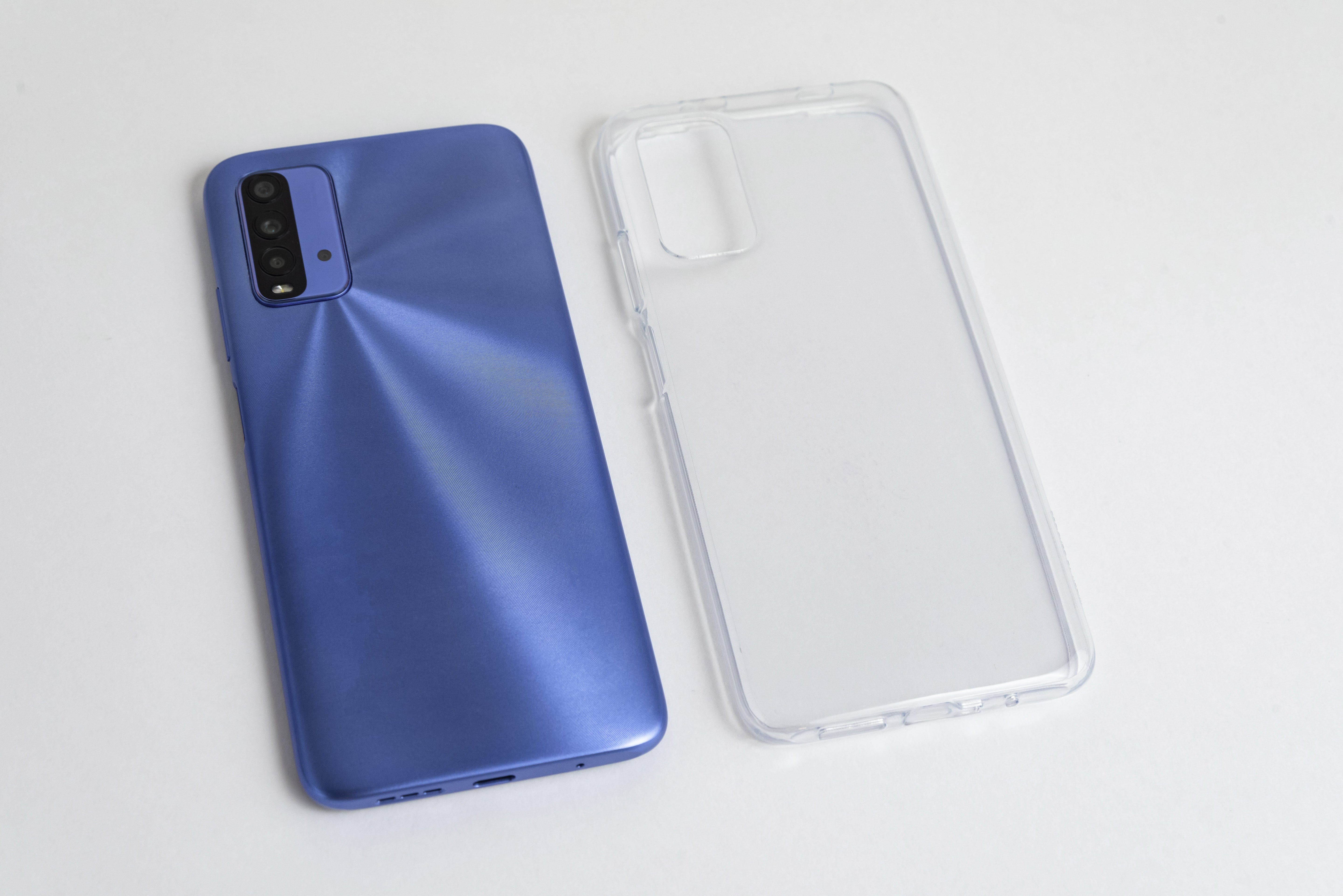 Grafika przedstawia produkt Czy etui iPhone 15 Pro Max pasuje do iPhone 16 Pro? dostępny w sklepie Etui24.