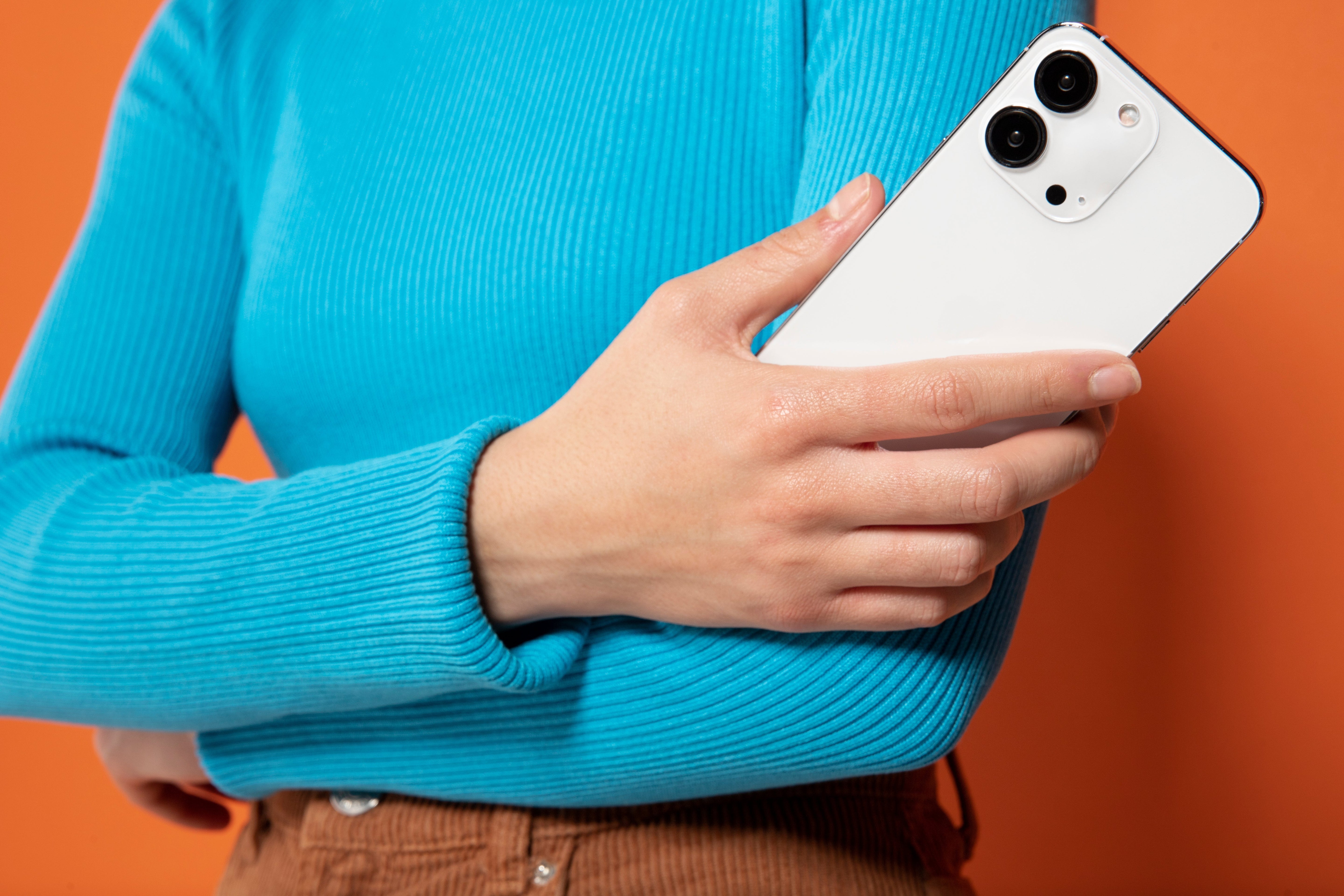 Grafika przedstawia produkt Czy etui iPhone 16 pasuje do iPhone 16e? dostępny w sklepie Etui24.