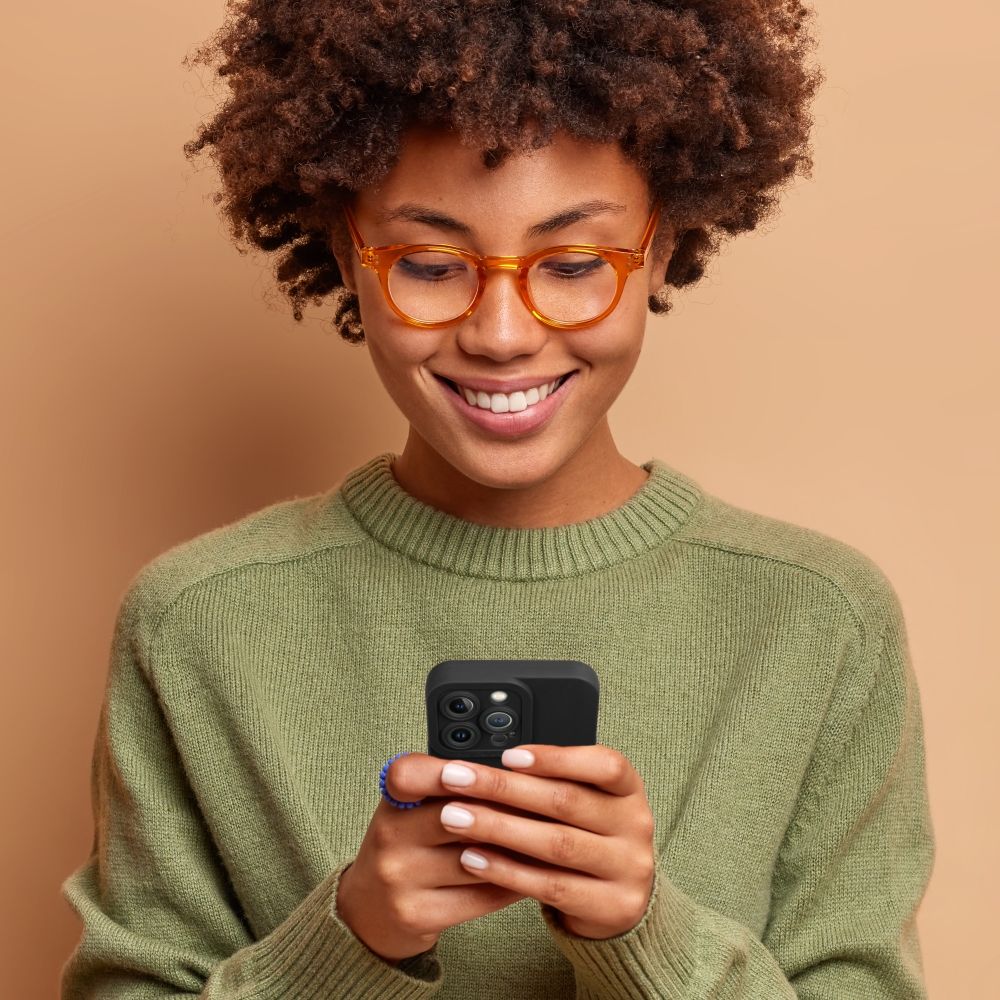 Grafika przedstawia produkt ROAR Etui LUNA do Samsung S25 FE czarny dostępny w sklepie Etui24.