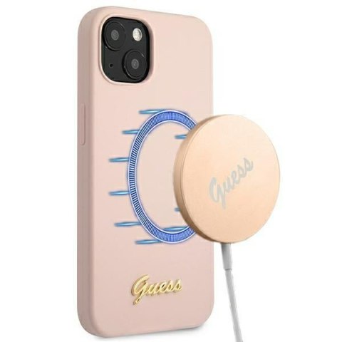 Etui na telefon iPhone 13 Guess Silicone MagSafe jasnoróżowe z logo