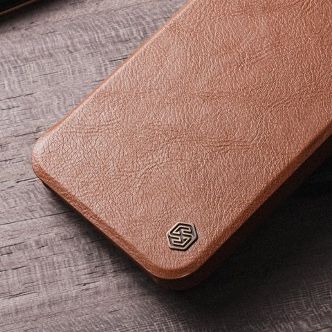 Etui na telefon iPhone 15 Pro Nillkin Qin Leather Pro czarne z osłoną aparatu