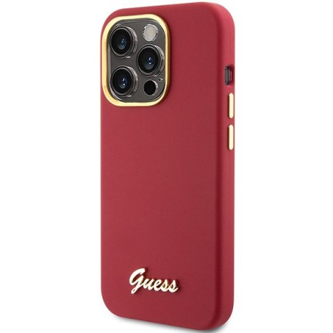 Etui na telefon iPhone 15 Pro Guess magenta silikonowe z metalowym logo