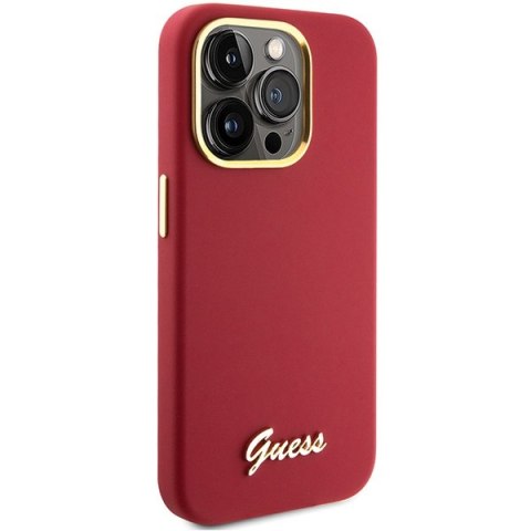 Etui na telefon iPhone 15 Pro Guess magenta silikonowe z metalowym logo