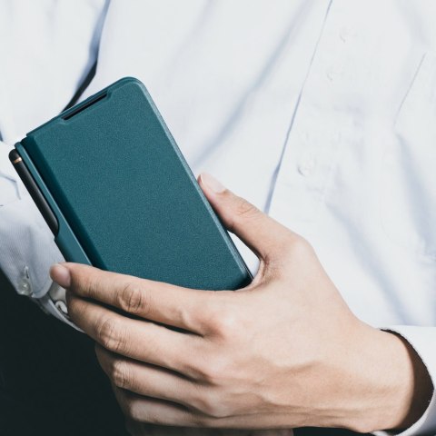 Etui na telefon Samsung Galaxy Z Fold 5 Nillkin Qin brązowe z osłoną aparatu