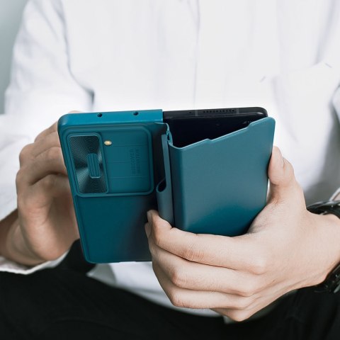 Etui na telefon Samsung Galaxy Z Fold 5 Nillkin Qin brązowe z osłoną aparatu