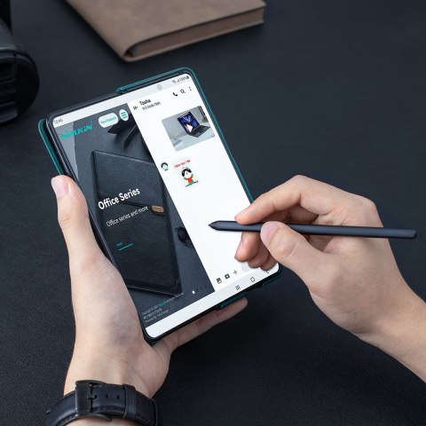 Etui na telefon Samsung Galaxy Z Fold 5 Nillkin Qin brązowe z osłoną aparatu