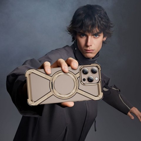 Etui TITANIUM Bracket do iPhone 13 / 14 pustynny złoty